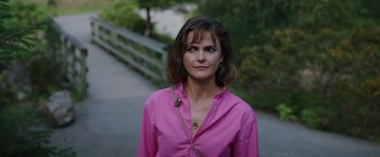 Movie still from “Cocaine Bear” (2023), directed by Elizabeth Banks – A person wearing a pink shirt; Close Up shot, Over the shoulder angle