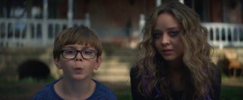 Movie still from “Color Out of Space” (2019), directed by Richard Stanley – A boy and a girl are standing next to each other; Close Up shot, Over the shoulder angle