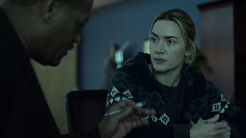 Movie still from “Contagion” (2011), directed by Steven Soderbergh – A woman is talking to a man while holding a cell phone; Close Up shot, Over the shoulder angle