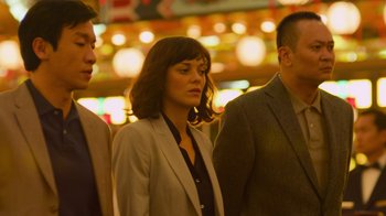 Movie still from “Contagion” (2011), directed by Steven Soderbergh – A woman standing next to two other men; Medium shot, Low angle