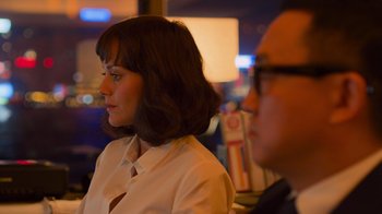 Movie still from “Contagion” (2011), directed by Steven Soderbergh – A woman sitting next to a man at a table; Close Up shot, Over the shoulder angle