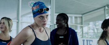 Movie still from “Crawl” (2019), directed by Alexandre Aja – A woman in a blue swim cap and a woman in a black swim suit; Close Up shot, Over the shoulder angle
