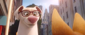Movie still from “DC League of Super-Pets” (2022), directed by Jared Stern – A dog with glasses is looking into the distance; Close Up shot, Over the shoulder angle
