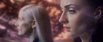 Movie still from “Dark Phoenix” (2019), directed by Simon Kinberg – A woman with long blonde hair looking at another woman with long blonde hair; Close Up shot, Over the shoulder angle
