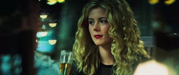 Movie still from “Dawn of the Dead” (2004), directed by Zack Snyder – A woman with long blonde hair holding a glass of wine; Close Up shot, Over the shoulder angle