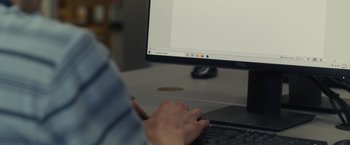 Movie still from “Dear Evan Hansen” (2021), directed by Stephen Chbosky – A person sitting in front of a computer screen; Extreme Close Up shot, Low angle