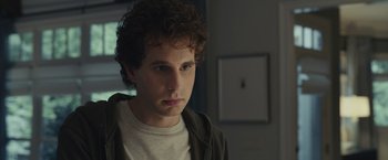 Movie still from “Dear Evan Hansen” (2021), directed by Stephen Chbosky – A young man is looking into the distance; Close Up shot, Over the shoulder angle