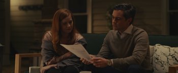 Movie still from “Dear Evan Hansen” (2021), directed by Stephen Chbosky – A man and a woman are looking at a piece of paper; Medium shot, Over the shoulder angle