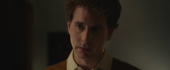 Movie still from “Dear Evan Hansen” (2021), directed by Stephen Chbosky – A person with curly hair; Close Up shot, Over the shoulder angle
