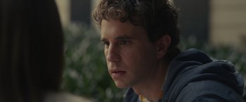 Movie still from “Dear Evan Hansen” (2021), directed by Stephen Chbosky – A young man is looking into the distance; Close Up shot, Over the shoulder angle