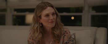 Movie still from “Dear Evan Hansen” (2021), directed by Stephen Chbosky – A person sitting on a couch; Close Up shot, Over the shoulder angle