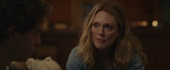 Movie still from “Dear Evan Hansen” (2021), directed by Stephen Chbosky – A person sitting in front of a window; Close Up shot, Over the shoulder angle