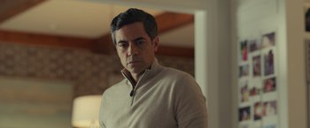 Movie still from “Dear Evan Hansen” (2021), directed by Stephen Chbosky – A person standing in a room; Close Up shot, Over the shoulder angle