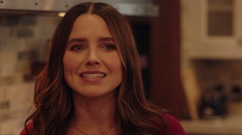 Movie still from “Deborah” (2022), directed by Noga Pnueli – A person with long brown hair; Close Up shot, Over the shoulder angle