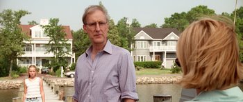Movie still from “Deep Impact” (1998), directed by Mimi Leder – An older man standing in front of some houses; Medium shot, Over the shoulder angle