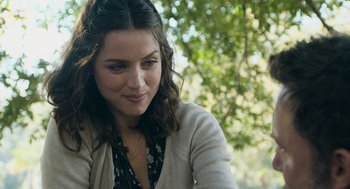Movie still from “Deep Water” (2022), directed by Adrian Lyne – A person sitting in front of a tree; Close Up shot, Over the shoulder angle