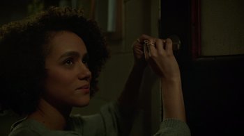 Movie still from “Die Hart” (2023), directed by Eric Appel – A woman is holding a phone up to her face; Close Up shot, Over the shoulder angle