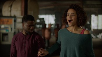 Movie still from “Die Hart” (2023), directed by Eric Appel – A woman and a man are dancing in a room; Medium shot, Over the shoulder angle