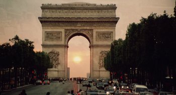 Movie still from “War of the Worlds” (2005), directed by Steven Spielberg – The sun is setting behind the arc de triomphe in paris; Extreme Wide shot, Low angle