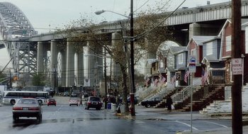 Movie still from “War of the Worlds” (2005), directed by Steven Spielberg – A city street filled with lots of traffic; Extreme Wide shot, High angle