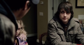 Movie still from “War of the Worlds” (2005), directed by Steven Spielberg – A man and a woman sitting in front of a camera; Close Up shot, Over the shoulder angle