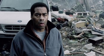 Movie still from “War of the Worlds” (2005), directed by Steven Spielberg – A man standing next to a pile of rubble; Close Up shot, Low angle