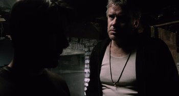 Movie still from “War of the Worlds” (2005), directed by Steven Spielberg – A man in a black jacket is looking at a woman; Close Up shot, Over the shoulder angle