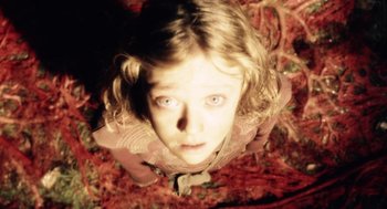 Movie still from “War of the Worlds” (2005), directed by Steven Spielberg – A young girl is looking up at the camera; Close Up shot, Overhead angle