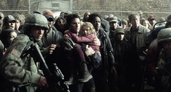 Movie still from “War of the Worlds” (2005), directed by Steven Spielberg – A group of people standing next to each other; Medium shot, Over the shoulder angle