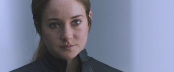 Movie still from “Divergent” (2014), directed by Neil Burger – A person wearing a black jacket; Close Up shot, Over the shoulder angle