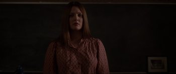 Movie still from “Donnie Darko” (2001), directed by Richard Kelly – A woman standing in a room with her head turned to the side; Close Up shot, Over the shoulder angle