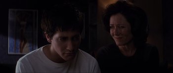 Movie still from “Donnie Darko” (2001), directed by Richard Kelly – A woman and a man are looking at each other; Close Up shot, Low angle
