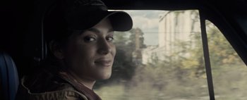 Movie still from “Don't Breathe 2” (2021), directed by Rodo Sayagues – A person wearing a hat looking out of a car window; Close Up shot, Low angle