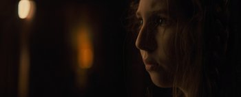 Movie still from “Don't Breathe 2” (2021), directed by Rodo Sayagues – A woman's face in the dark; Close Up shot, Over the shoulder angle