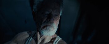 Movie still from “Don't Breathe 2” (2021), directed by Rodo Sayagues – An old man with a beard is looking at the camera; Close Up shot, Low angle