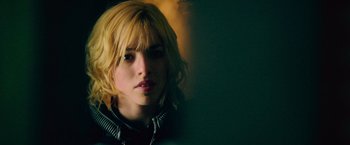 Movie still from “Dredd” (2012), directed by Pete Travis – A person with blonde hair; Close Up shot, Over the shoulder angle