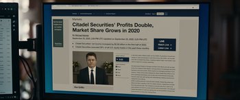 Movie still from “Dumb Money” (2023), directed by Craig Gillespie – A computer screen with a news article about a man; Extreme Close Up shot, Over the shoulder angle