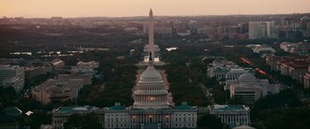Movie still from “Dumb Money” (2023), directed by Craig Gillespie – A view of the washington monument and the capitol building; Extreme Wide shot, Low angle