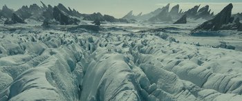 Movie still from “Dungeons & Dragons: Honor Among Thieves” (2023), directed by John Francis Daley – Two people are standing on a snowy mountain; Extreme Wide shot, High angle