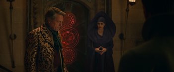 Movie still from “Dungeons & Dragons: Honor Among Thieves” (2023), directed by John Francis Daley – A man and a woman dressed in costume; Medium shot, Over the shoulder angle