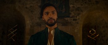 Movie still from “Dungeons & Dragons: Honor Among Thieves” (2023), directed by John Francis Daley – A man with a beard is looking at the camera; Close Up shot, Low angle