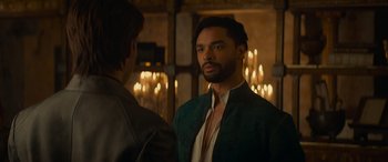 Movie still from “Dungeons & Dragons: Honor Among Thieves” (2023), directed by John Francis Daley – A man in a green jacket standing next to another man in a green jacket; Medium shot, Over the shoulder angle