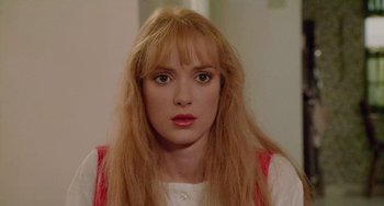 Movie still from “Edward Scissorhands” (1990), directed by Tim Burton – A person with long blonde hair; Close Up shot, Over the shoulder angle