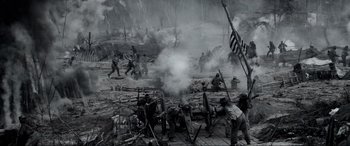 Movie still from “Emancipation” (2022), directed by Antoine Fuqua – An image of an american civil war battle scene in black and white; Extreme Wide shot, High angle