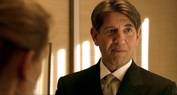 Movie still from “Erin Brockovich” (2000), directed by Steven Soderbergh – A person wearing a suit and tie; Close Up shot, Over the shoulder angle