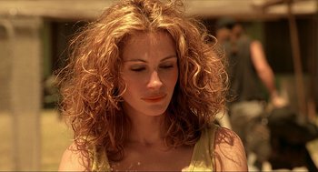 Movie still from “Erin Brockovich” (2000), directed by Steven Soderbergh – A person with curly hair; Close Up shot, Low angle