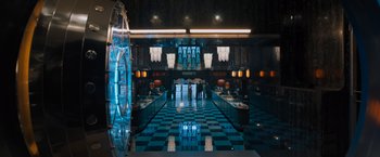 Movie still from “Escape Room: Tournament of Champions” (2021), directed by Adam Robitel – People are standing in a large room in a restaurant; Extreme Wide shot, High angle