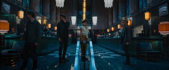 Movie still from “Escape Room: Tournament of Champions” (2021), directed by Adam Robitel – A man and a woman are standing in a building; Wide shot, Low angle