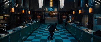 Movie still from “Escape Room: Tournament of Champions” (2021), directed by Adam Robitel – A man in a black jacket is standing in a room; Wide shot, High angle