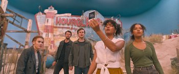 Movie still from “Escape Room: Tournament of Champions” (2021), directed by Adam Robitel – A woman taking a picture of two other people; Medium shot, Low angle